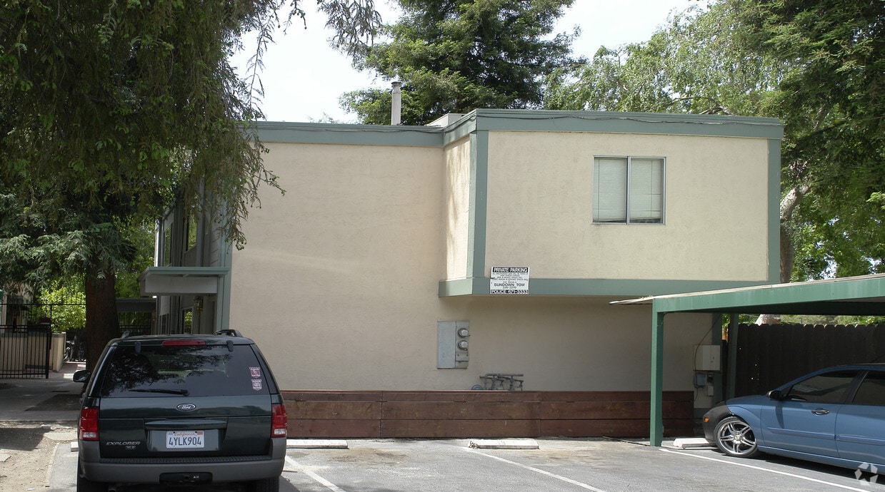Building Photo - 1121 Eureka Ln