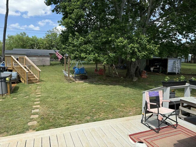 Building Photo - Fully Furnished Retreat with a Dream Backyard