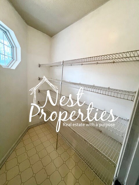 Foto del edificio - 531 Rapids Rd