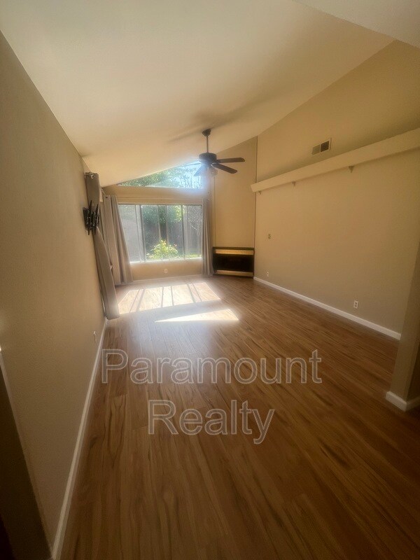 Foto del edificio - 7698 Redbud Ct