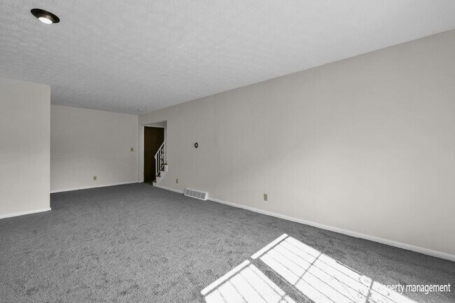 Building Photo - 1910 Bairsford Dr