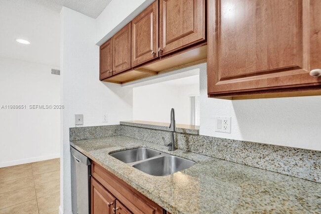 Building Photo - 949 Riverside Dr