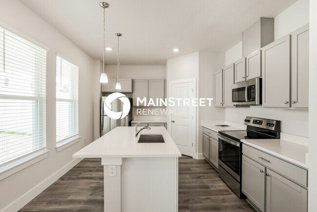 Foto del edificio - 3 Bedroom Pet-Friendly Home in Deland, FL with Main Street Renewal