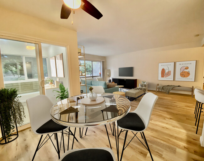 Virtually Staged - 5625 Green Valley Cir