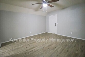 Building Photo - 405 S Maple St