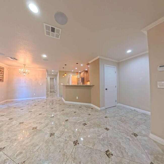 Foto del edificio - Highly Remodeled, 1st Floor Unit