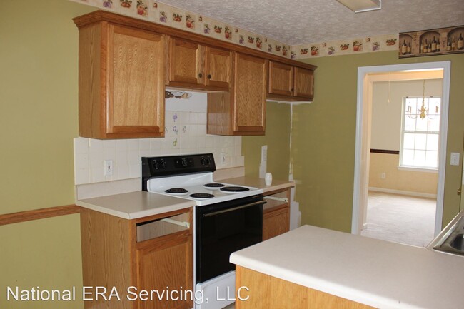 Building Photo - 5 br, 3 bath House - 205 Avery Dr