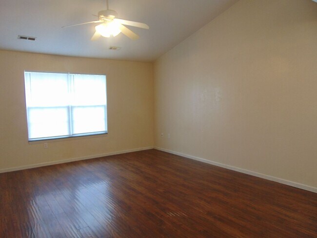 Foto del edificio - Nice 3 Bed 2 Bath Duplex In Valley Creek!
