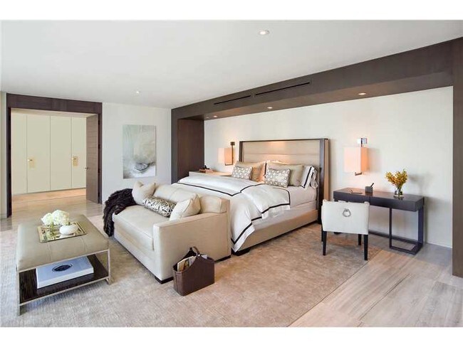 Building Photo - 1500 Ocean Dr