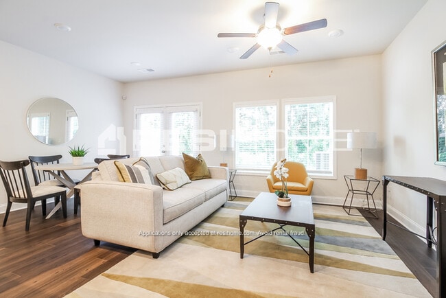 Building Photo - 1116 Simmons Bnd Ct