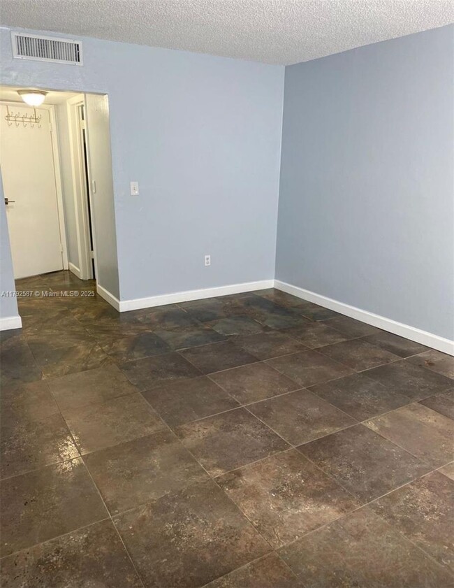 Foto del edificio - 1470 NE 125th Terrace