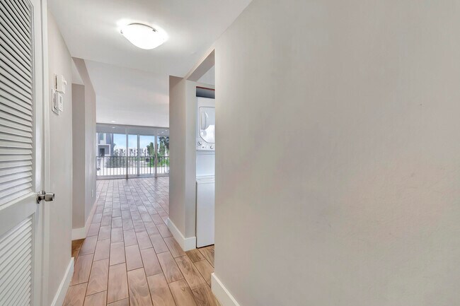 Foto del edificio - 4248 Deste Ct