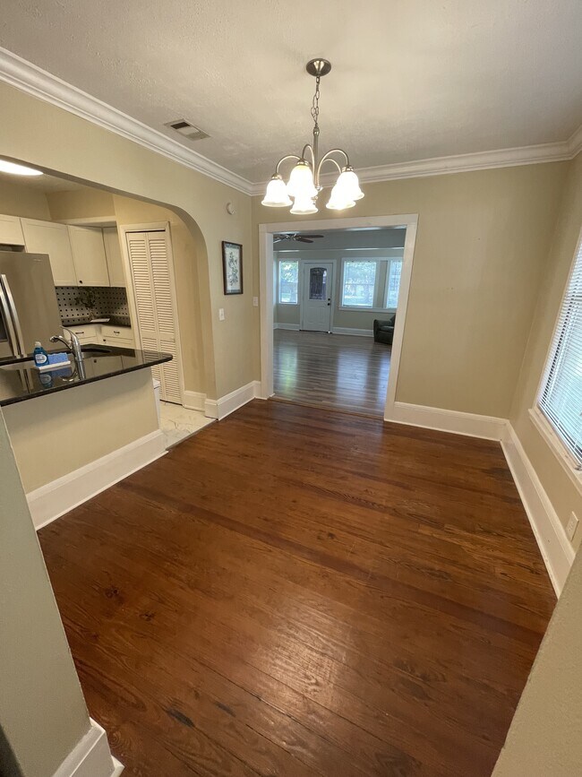 Foto del edificio - 902 W Church St