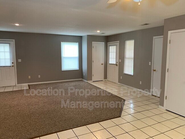 Foto del edificio - 318 Creekside Ct