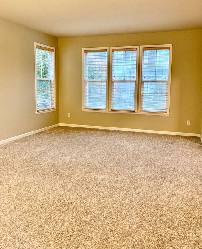 Foto del edificio - 4 Bed / 2.5 Bath Kirkland single family ho...