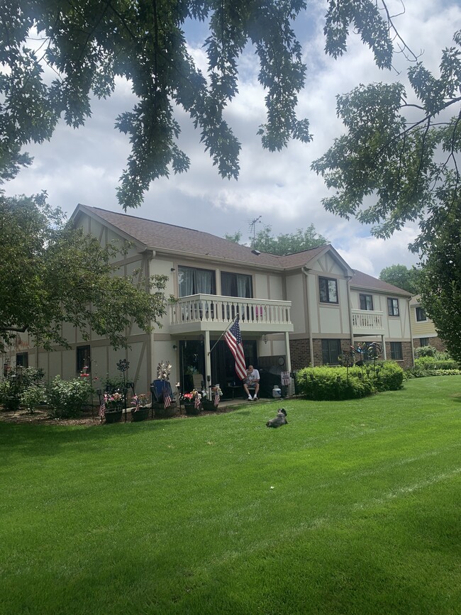 Second floor unit - 1152 Buckingham Ct