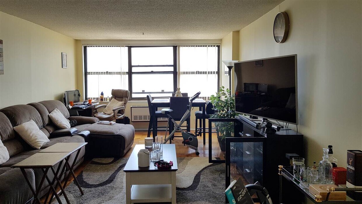 Foto principal - 7000 BLVD E