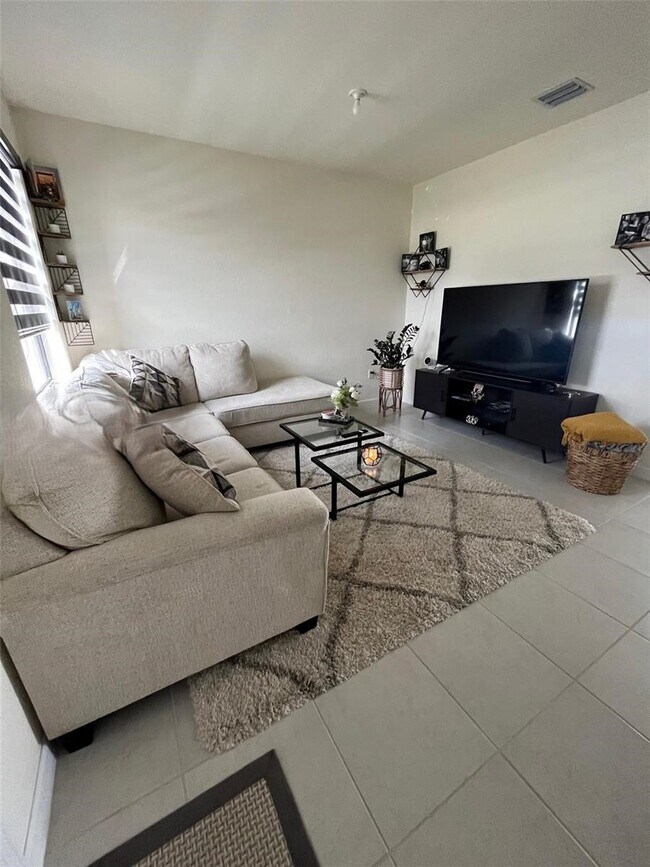 Foto del edificio - 3413 W 113th St