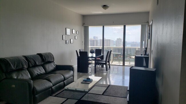 Building Photo - 3675 N Country Club Dr