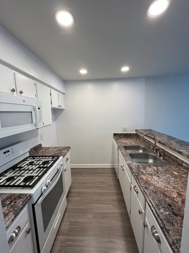 Building Photo - Bridgeport Apartment Homes