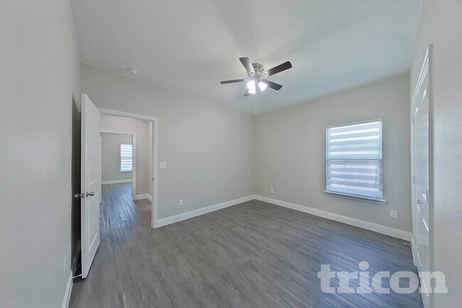 Foto del edificio - 1908 Carrington Dr