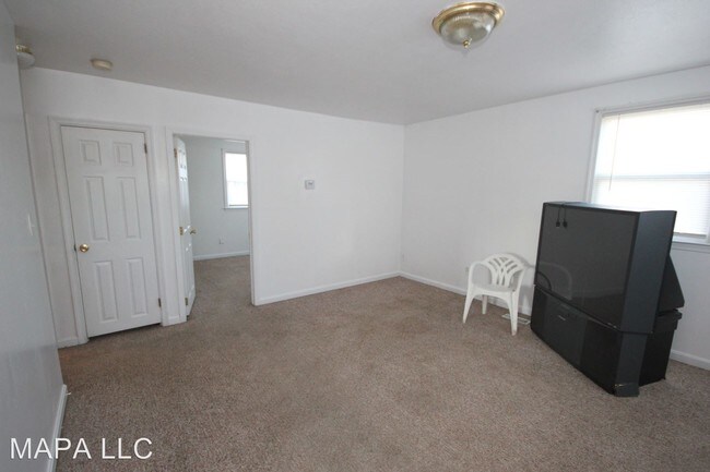 Building Photo - 2 br, 1 bath House - 338 Old Post Road