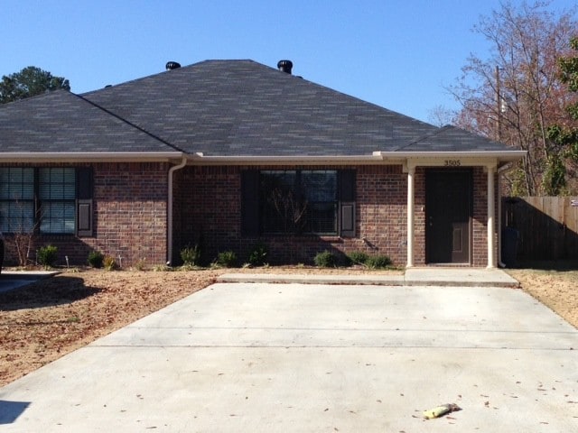 Primary Photo - 3505 Hickory St