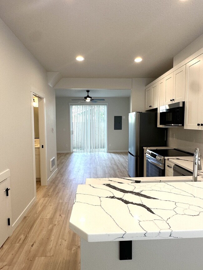 Foto del edificio - New 2-Bedroom Townhome