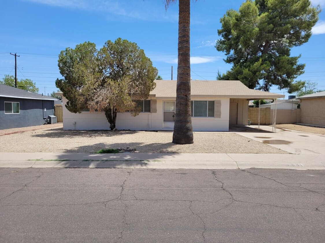 Primary Photo - Remodeled 3 Bedroom/2 Bath Single Level Ho...