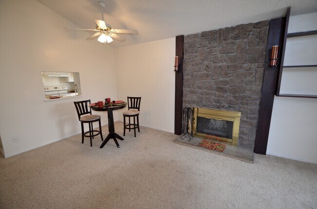 Building Photo - Penthouse 1 Bedroom with Loft!