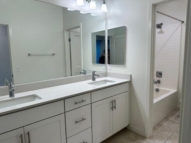 Foto del edificio - 140 Farmhouse Dr