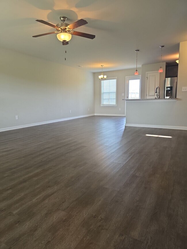 Foto del edificio - 121 Hulsey Ln