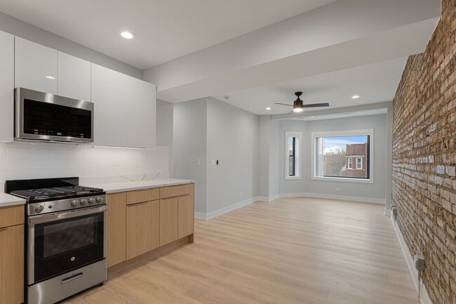 Building Photo - 1556 W Juneway Terrace