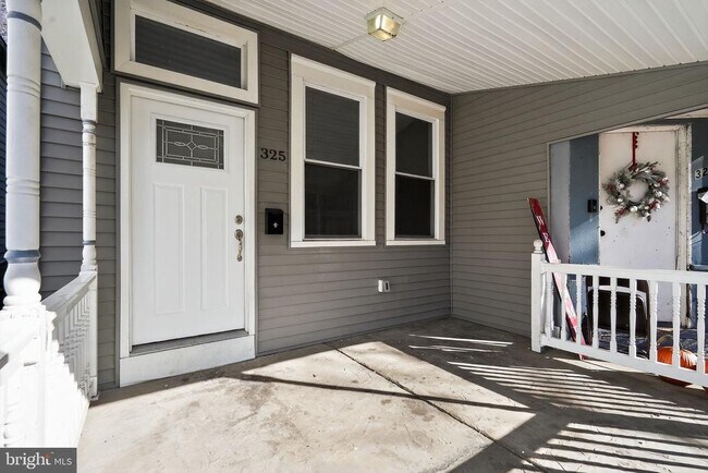 Foto del edificio - 325 Monmouth St