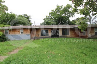 Building Photo - 17 MacArthur Dr