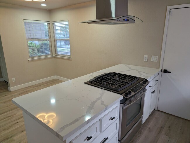 Foto del edificio - Nice 3 bedroom 2 bathroom Clovis home with...