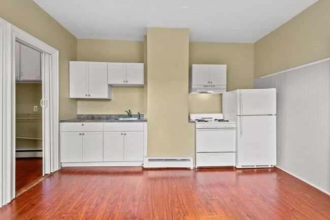 Building Photo - 58 Bennington St
