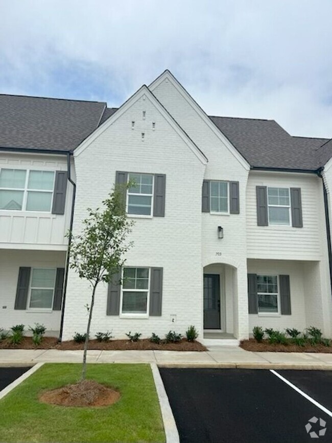 Building Photo - 703 Southview Dr