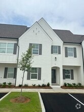 Building Photo - 703 Southview Dr