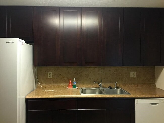 Building Photo - 527 Jeff Davis Dr
