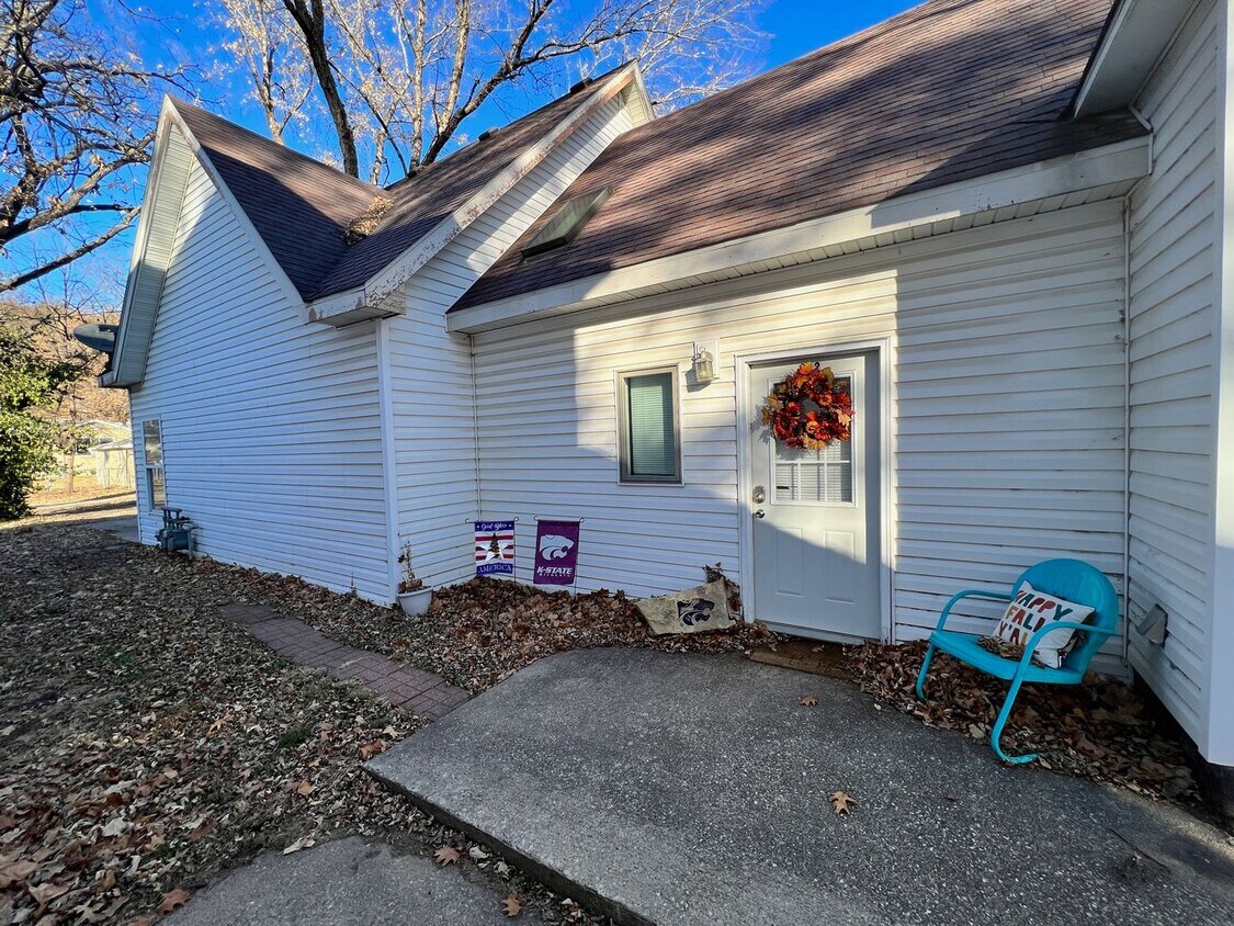 612 Thurston St, Manhattan, KS 66502 House Rental in Manhattan, KS