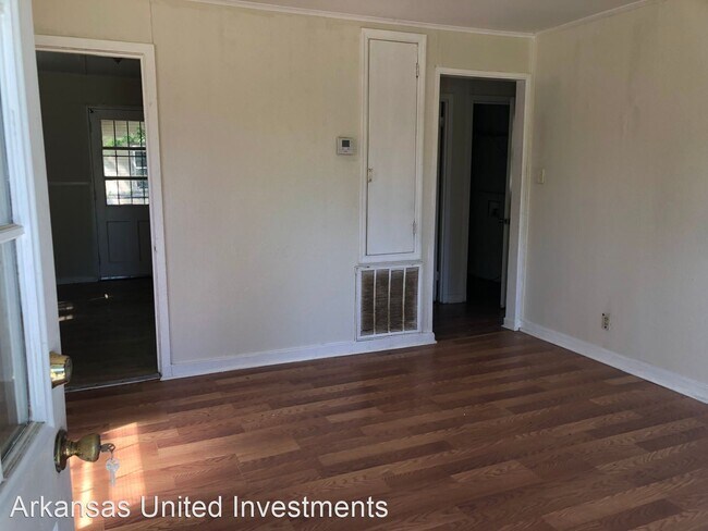 Building Photo - 2 br, 1 bath House - 114 East Blvd.