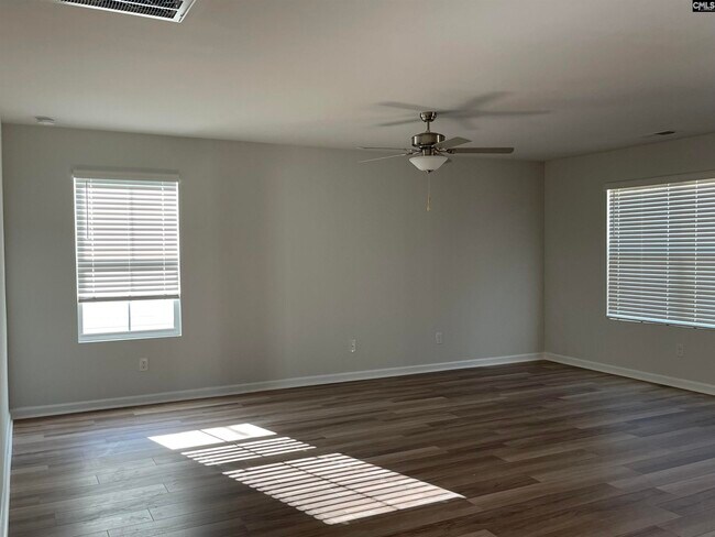 Foto del edificio - 321 Windfall Rd