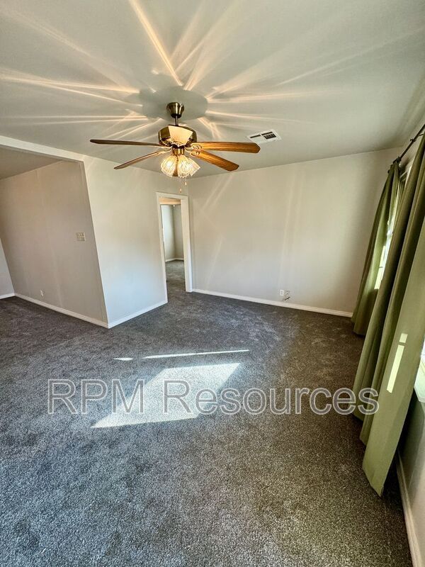 Foto del edificio - 801 Poplar Ave