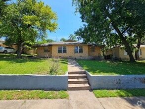 Building Photo - 912 Harlandale Ave