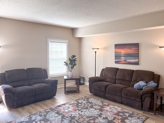 Building Photo - 3533 S Glasgow Cir