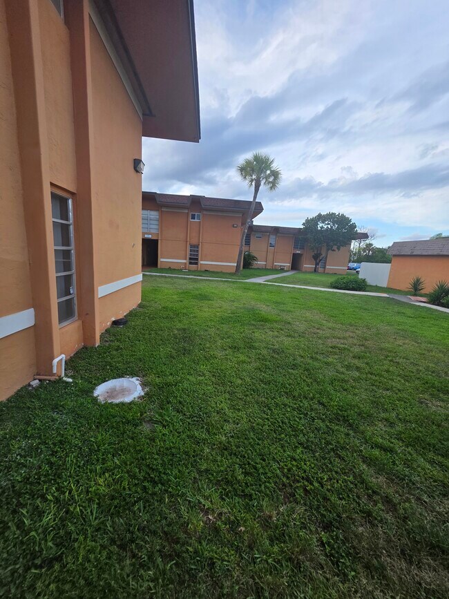 Foto del edificio - 9483 SW 76th St