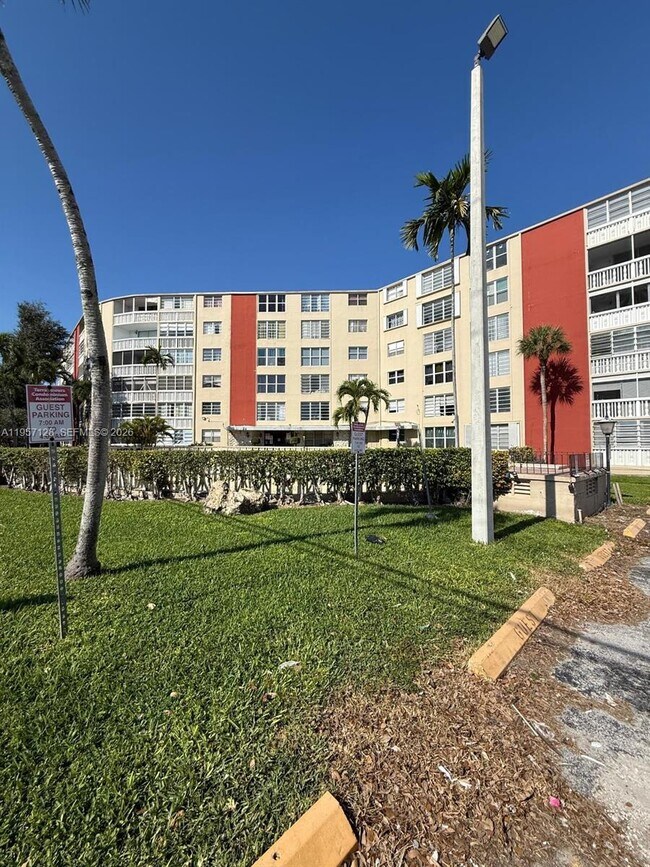 Foto del edificio - 1475 NE 125th Terrace