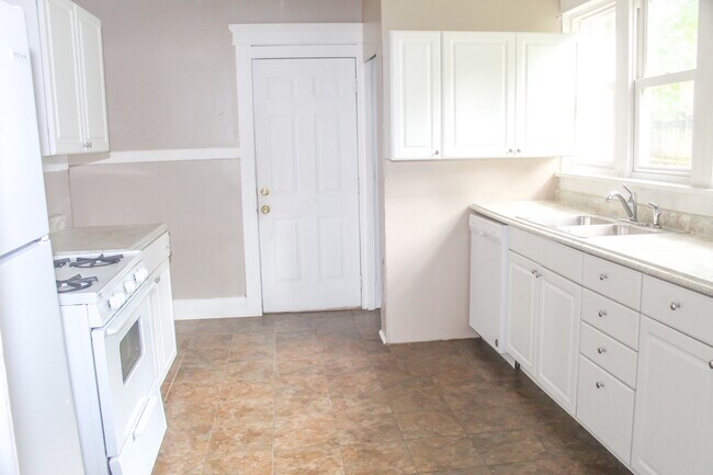 Foto del edificio - 437 N Salisbury St