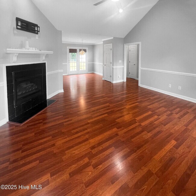Building Photo - 1676 Crawfords Pointe Dr